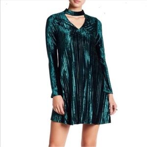 Nicole Miller Green Ribbed Velvety Velour Dress‎